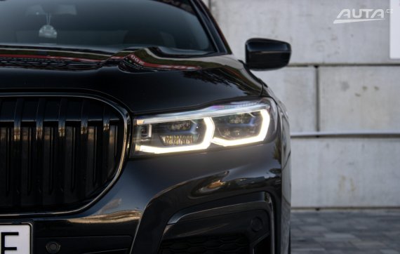 BMW Rad 7 750i xDrive M Sport / 390kW / A8 / ZÁRUKA / AJ NA SPLÁTKY / PROTIÚČET 2021 černá
