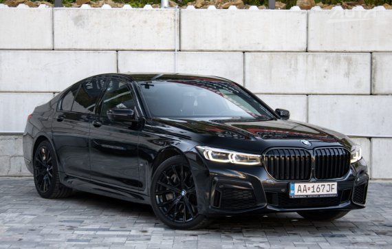BMW Rad 7 750i xDrive M Sport / 390kW / A8 / ZÁRUKA / AJ NA SPLÁTKY / PROTIÚČET 2021 černá