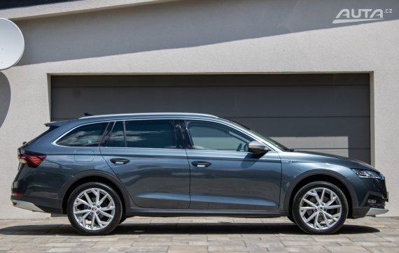 Škoda Octavia Combi Scout 2.0 TDI 4x4 DSG / 110kW / A7 / ZÁRUKA / AJ NA SPLÁTKY / PROTIÚČET 2021 šedá