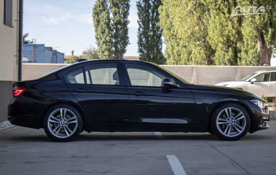 BMW Rad 3 330d xDrive Sportline Shadow 190kW AT8 / AJ NA SPLÁTKY / PROTIÚČET 2017 černá