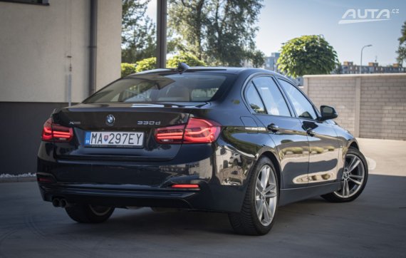 BMW Rad 3 330d xDrive Sportline Shadow 190kW AT8 / AJ NA SPLÁTKY / PROTIÚČET 2017 černá