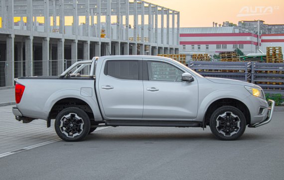 Nissan Navara 2.3 dCi 2020 šedá