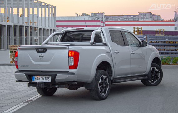 Nissan Navara 2.3 dCi 2020 šedá