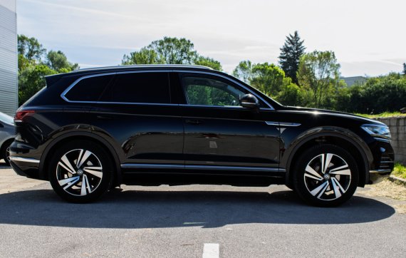 Volkswagen Touareg 3.0 V6 TDI SCR 4 MOTION Tiptronic 170kW AT / NA SPLÁTKY / NA PROTIÚČET 2019 černá