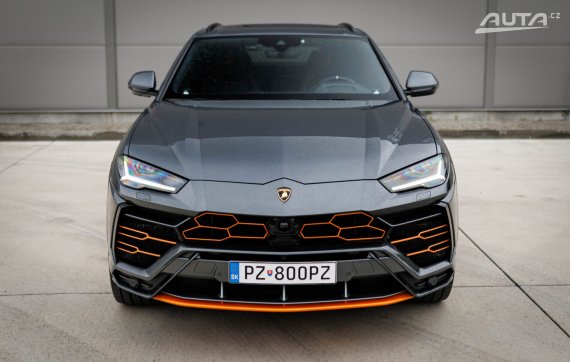 Lamborghini Urus / PO SERVISE / 2020 šedá
