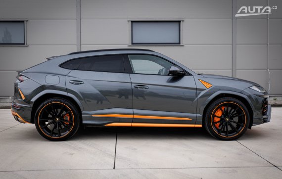 Lamborghini Urus / PO SERVISE / 2020 šedá