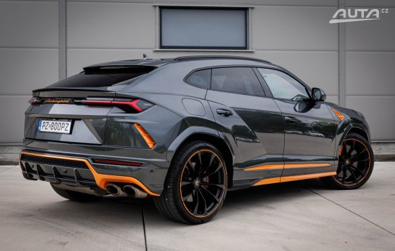 Lamborghini Urus / PO SERVISE / 2020 šedá