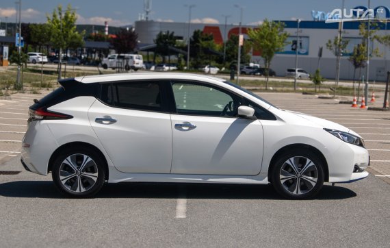 Nissan Leaf N-Connecta / 160kW / 62kWh / Automat / ZÁRUKA / AJ NA SPLÁTKY / PROTIÚČET 2020 bílá