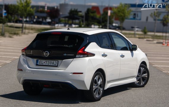 Nissan Leaf N-Connecta / 160kW / 62kWh / Automat / ZÁRUKA / AJ NA SPLÁTKY / PROTIÚČET 2020 bílá