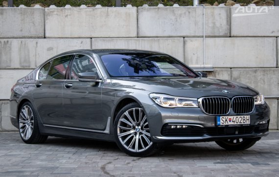 BMW Rad 7 740d xDrive / 235kW / A8 / ZÁRUKA / AJ NA SPLÁTKY / PROTIÚČET 2018 šedá