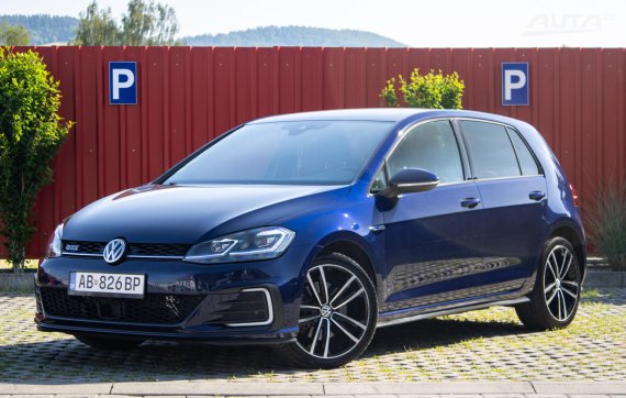 Volkswagen Golf GTE 1.4 TSI DSG / 110kW / A6 / ZÁRUKA / AJ NA SPLÁTKY / PROTIÚČET 2018 - hlavní pohled