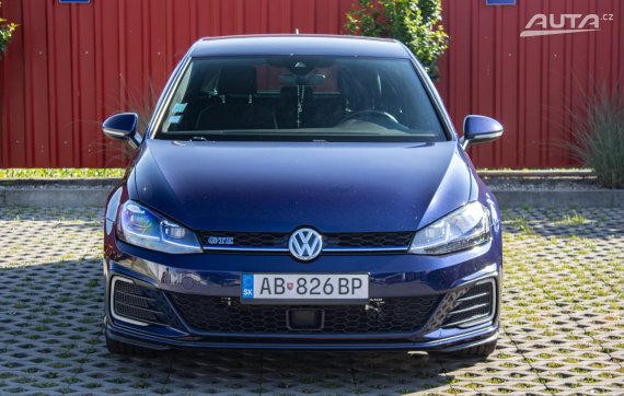 Volkswagen Golf GTE 1.4 TSI DSG / 110kW / A6 / ZÁRUKA / AJ NA SPLÁTKY / PROTIÚČET 2018 modrá