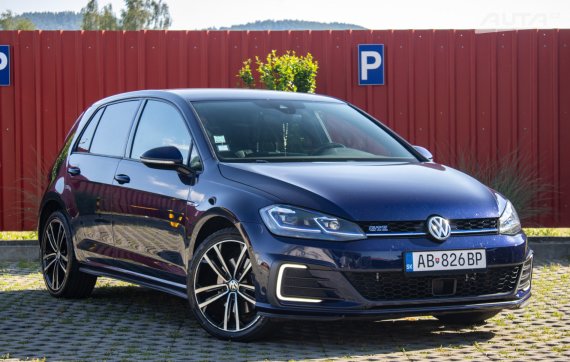 Volkswagen Golf GTE 1.4 TSI DSG / 110kW / A6 / ZÁRUKA / AJ NA SPLÁTKY / PROTIÚČET 2018 modrá