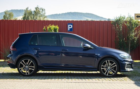 Volkswagen Golf GTE 1.4 TSI DSG / 110kW / A6 / ZÁRUKA / AJ NA SPLÁTKY / PROTIÚČET 2018 modrá