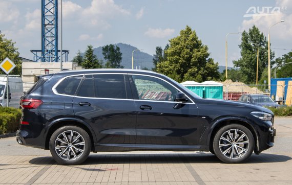 BMW X5 xDrive 30d M Sport / 195kW / A8 / ZÁRUKA / AJ NA SPLÁTKY / PROTIÚČET 2019 černá