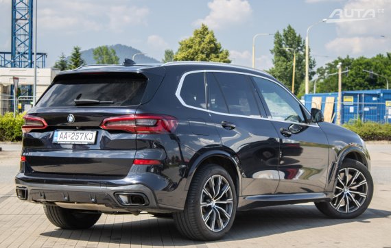 BMW X5 xDrive 30d M Sport / 195kW / A8 / ZÁRUKA / AJ NA SPLÁTKY / PROTIÚČET 2019 černá
