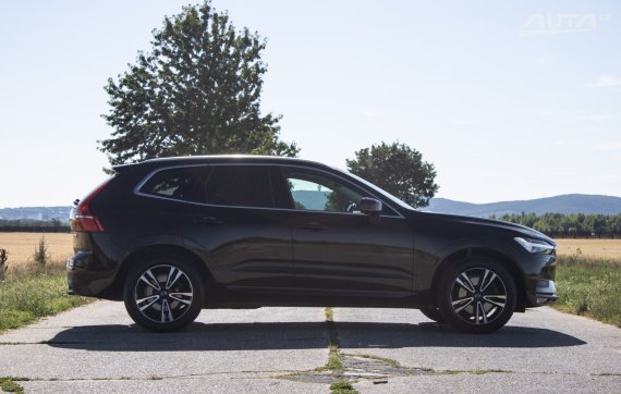 Volvo XC60 T5 Momentum AWD A/T 2018 hnědá