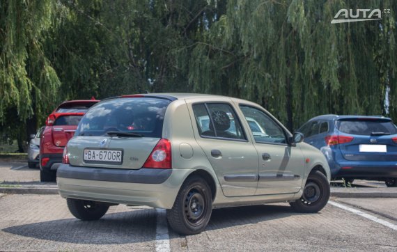 Renault Clio 1.4 16V Dynamique 2002 šedá