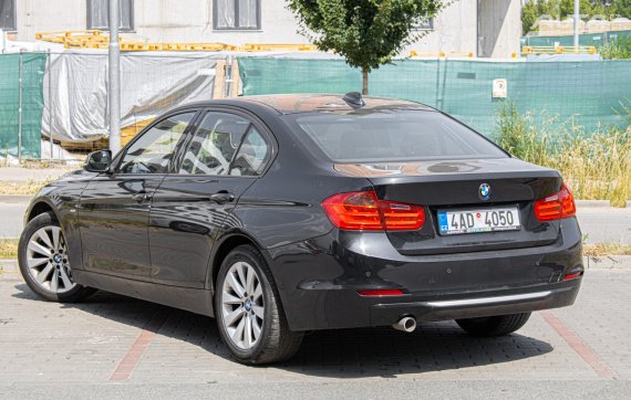 BMW 320d F30 2014 černá