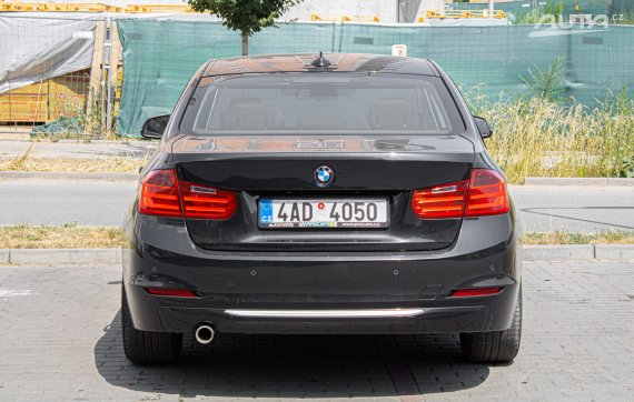 BMW 320d F30 2014 černá