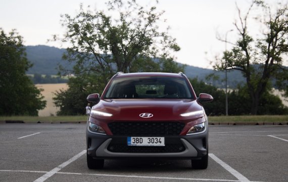 Hyundai Kona 2023 červená