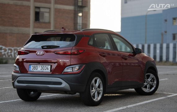 Hyundai Kona 2023 červená