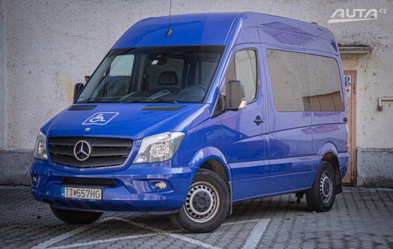 Mercedes-Benz Sprinter 216 CDI 2.2 A/T, 120kW, A7 / ŠPECIÁLNE VOZIDLO / AJ NA SPLÁTKY / PROTIÚČET / 2015 - hlavní pohled