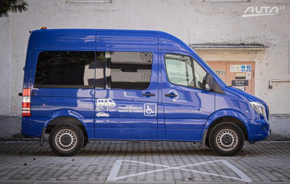 Mercedes-Benz Sprinter 216 CDI 2.2 A/T, 120kW, A7 / ŠPECIÁLNE VOZIDLO / AJ NA SPLÁTKY / PROTIÚČET / 2015 modrá