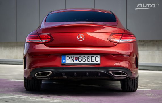 Mercedes-Benz C trieda Kupé 180 AMG Line 115kw 2017 červená