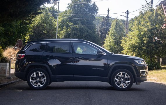Jeep Compass 2.0L MJet 140 4WD Limited 103kW AT9 / NA SPLÁTKY / NA PROTIÚČET 2020 černá