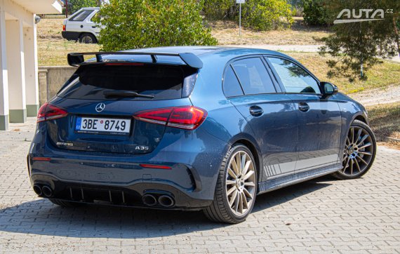 Mercedes-Benz A 35 AMG 2019 modrá