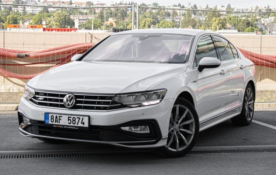 Volkswagen Passat 2.0 TSI R-Line 2020 - hlavní pohled