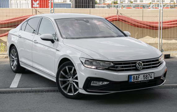 Volkswagen Passat 2.0 TSI R-Line 2020 bílá