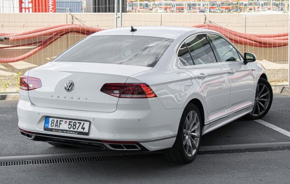 Volkswagen Passat 2.0 TSI R-Line 2020 bílá