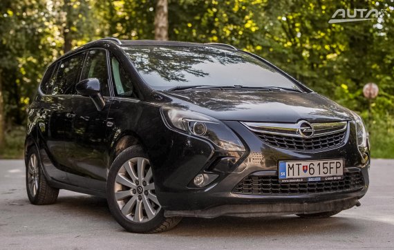 Opel Zafira Tourer 96kW / 7-Miest / AJ NA SPLÁTKY / PROTIÚČET 2012 černá