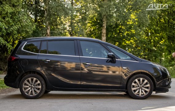 Opel Zafira Tourer 96kW / 7-Miest / AJ NA SPLÁTKY / PROTIÚČET 2012 černá