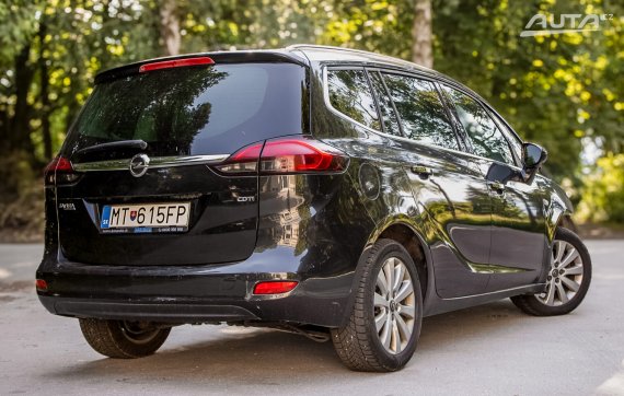 Opel Zafira Tourer 96kW / 7-Miest / AJ NA SPLÁTKY / PROTIÚČET 2012 černá