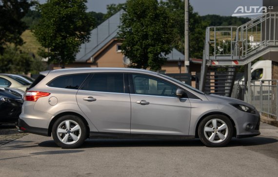 Ford Focus Kombi 2.0 TDCi Titanium / 85 kW / A6 / ZÁRUKA / AJ NA SPLÁTKY / PROTIÚČET 2012 šedá