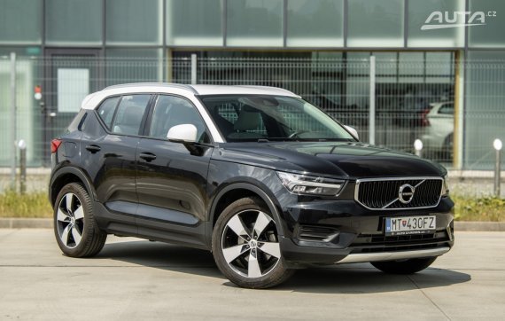 Volvo XC40 Momentum 4x4 / AJ NA SPLÁTKY / PROTIÚČET 2019 černá