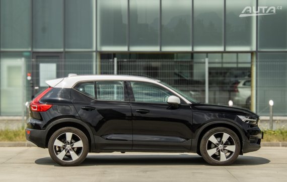 Volvo XC40 Momentum 4x4 / AJ NA SPLÁTKY / PROTIÚČET 2019 černá