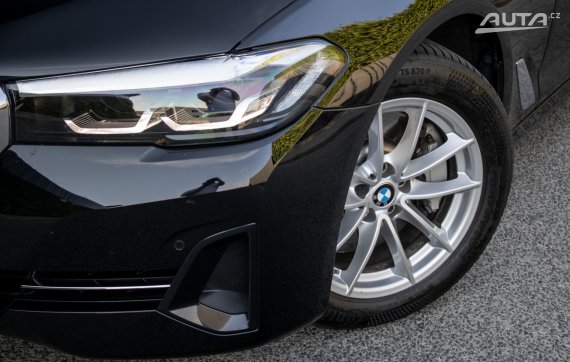 BMW Rad 5 Touring 530i mHEV xDrive A/T, 180kW, A8  / AJ NA SPLÁTKY / PROTIÚČET / 2023 černá