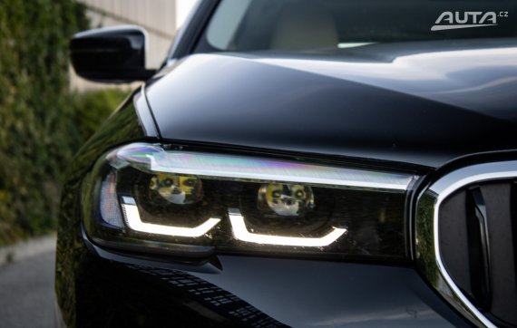 BMW Rad 5 Touring 530i mHEV xDrive A/T, 180kW, A8  / AJ NA SPLÁTKY / PROTIÚČET / 2023 černá