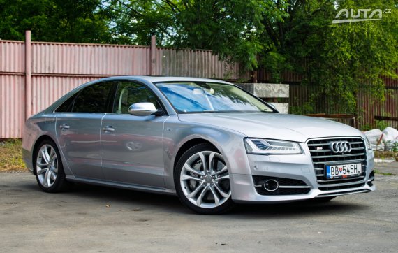 Audi A8 4.0 TFSI V8 quattro tiptronic AT8 382kW / NA SPLÁTKY / NA PROTIÚČET 2015 stříbrná metalíza