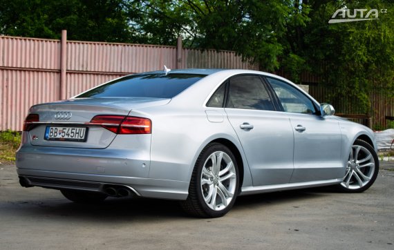 Audi A8 4.0 TFSI V8 quattro tiptronic AT8 382kW / NA SPLÁTKY / NA PROTIÚČET 2015 stříbrná metalíza