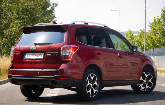 Subaru Forester 2.0i XT AWD 2015 červená