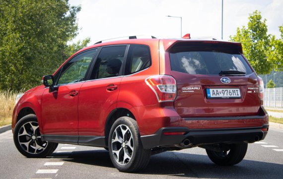 Subaru Forester 2.0i XT AWD 2015 červená