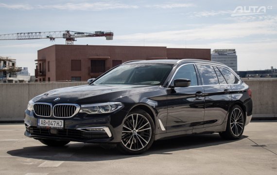 BMW Rad 5 Touring 540i xDrive Luxury line A/T, 250kW, A8 / AJ NA SPLÁTKY / PROTIHODNOTA / 2018 - hlavní pohled