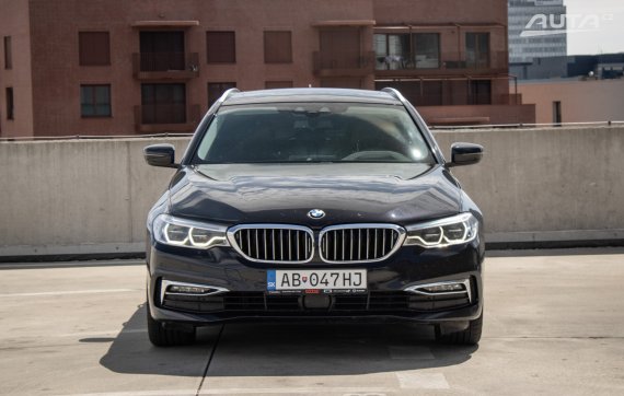 BMW Rad 5 Touring 540i xDrive Luxury line A/T, 250kW, A8 / AJ NA SPLÁTKY / PROTIHODNOTA / 2018 černá