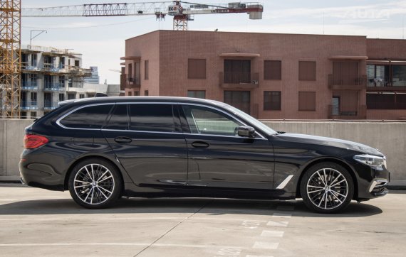 BMW Rad 5 Touring 540i xDrive Luxury line A/T, 250kW, A8 / AJ NA SPLÁTKY / PROTIHODNOTA / 2018 černá