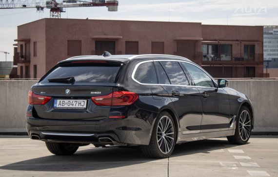 BMW Rad 5 Touring 540i xDrive Luxury line A/T, 250kW, A8 / AJ NA SPLÁTKY / PROTIHODNOTA / 2018 černá